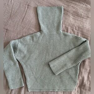 Abercrombie & Fitch- Cropped Ribbed Turtleneck Sweater in gray- XXS- worn once!